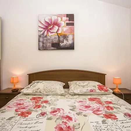 Apartments Vesna 1075